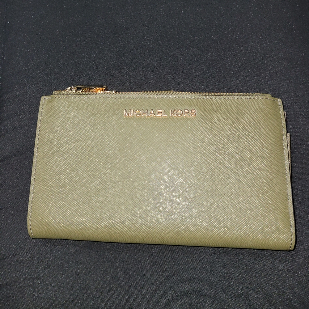 Michael Kors Olive Wallet
